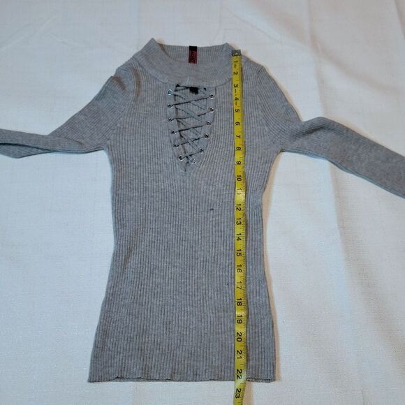Yoki Gray Ribbed Lace Up Chest Mock Neck Long Sleeve Sweater Size Small - Picture 3 of 11